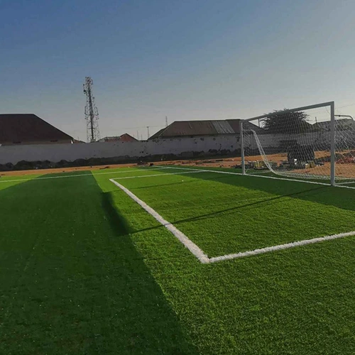 ملاعب عشب صناعي