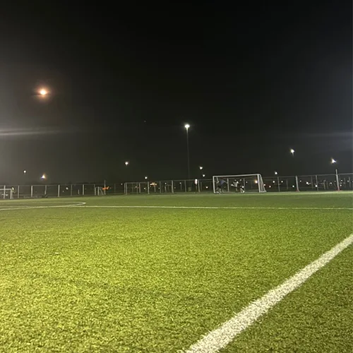 تجهيز ملاعب عشب صناعي